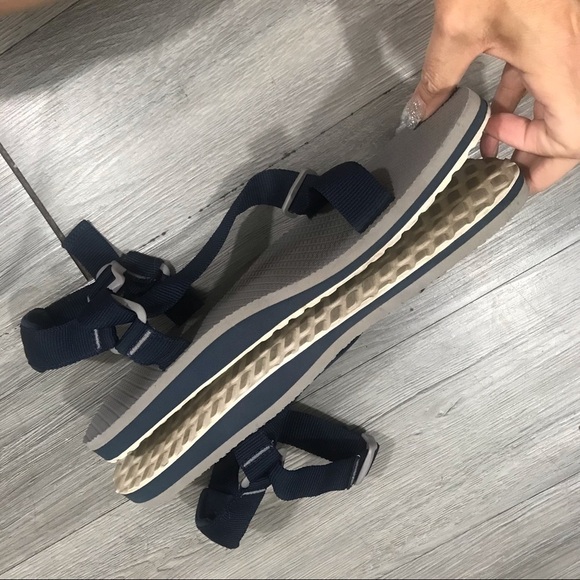 Columbia size 14 “Red River” Navy Blue Outdoor Sandals - Picture 4 of 10